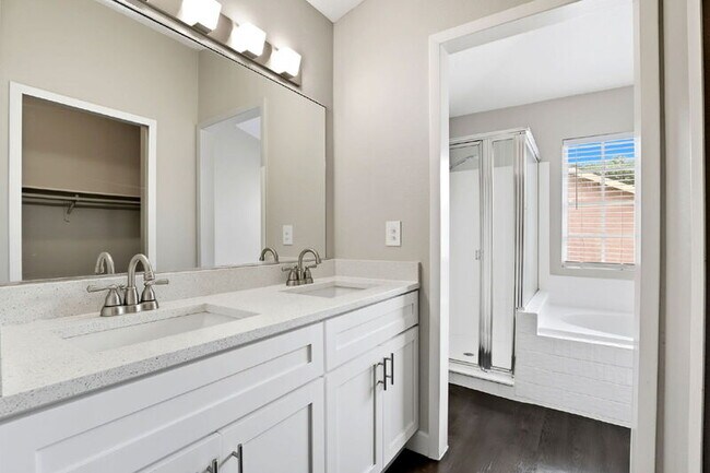 Building Photo - 10669 Satinwood Cir