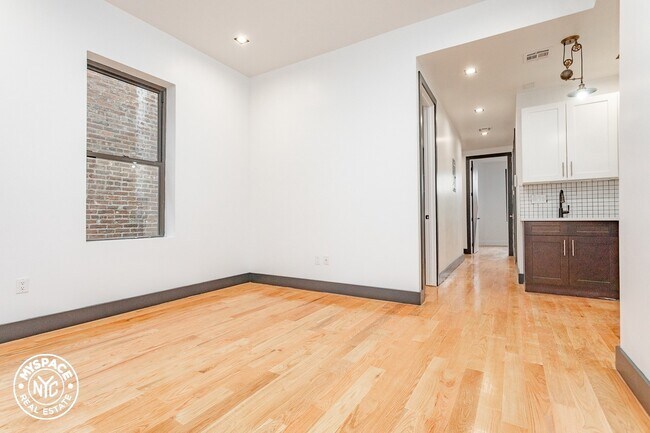 Building Photo - 378 Lewis Ave