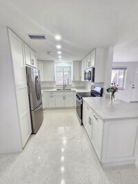 Building Photo - 445 Creek Ln Dr