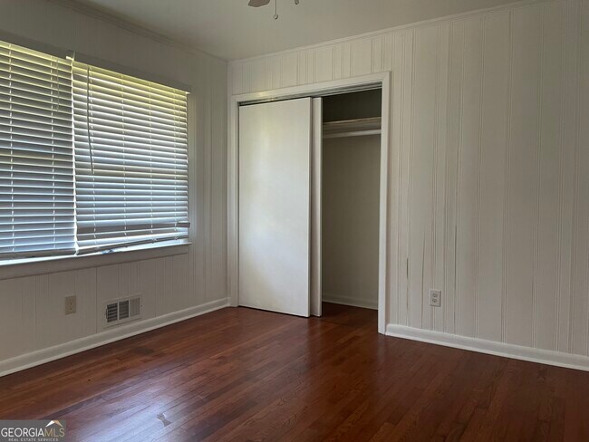 Building Photo - 3050 Rebecca Dr SW