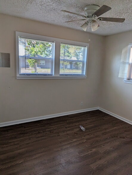 Building Photo - 2210 35th St