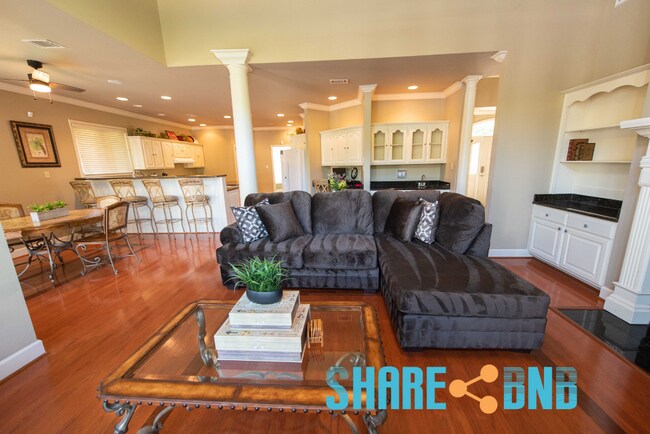 Building Photo - 48 Dartmouth Dr