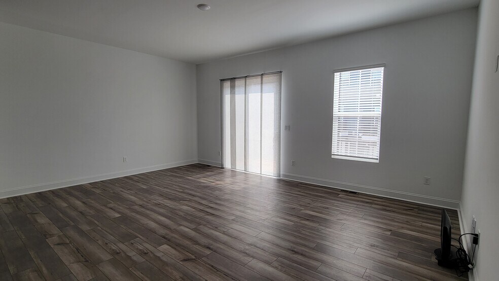 Living room nice and natural light - 506 Village Branch Ln