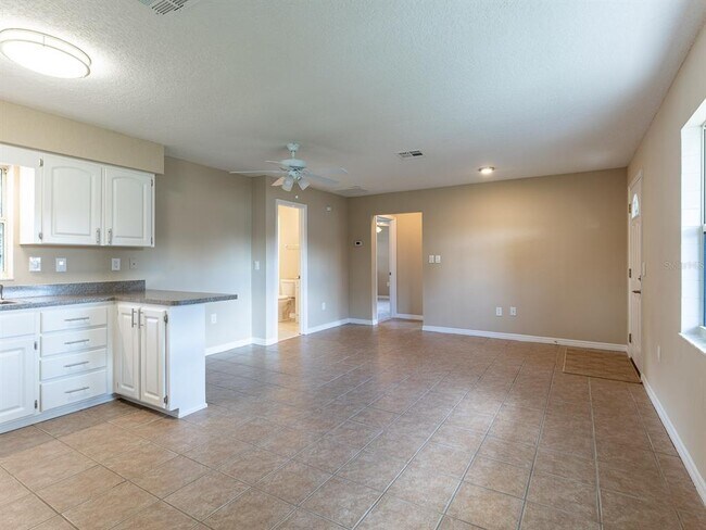 Building Photo - 1314 CR 443