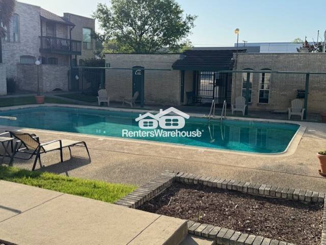 Building Photo - 9915 Powhatan Dr