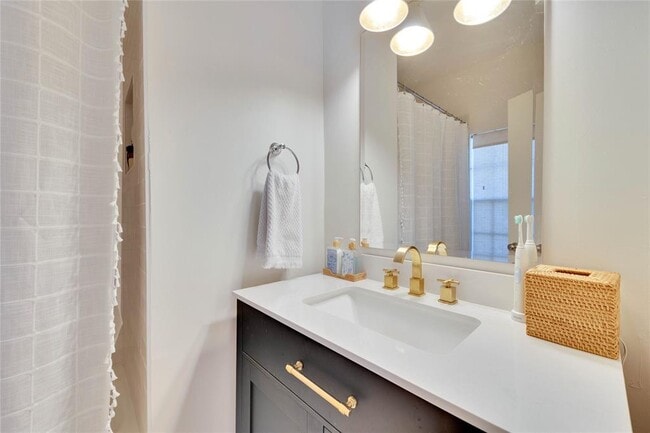 Building Photo - 2216 San Gabriel St