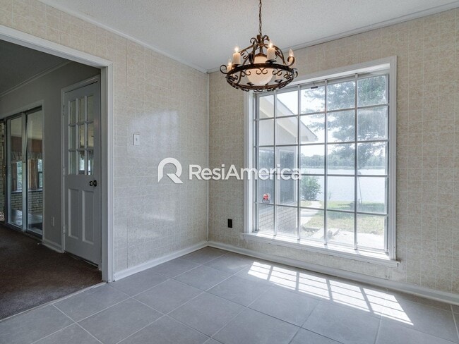Building Photo - 3BR/2B Renovated Lake House Available For ...