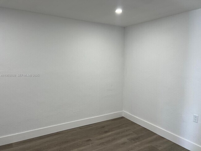 Building Photo - 1236 NW 4th Ave