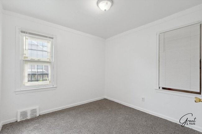 Building Photo - $1,200 - Bungalow