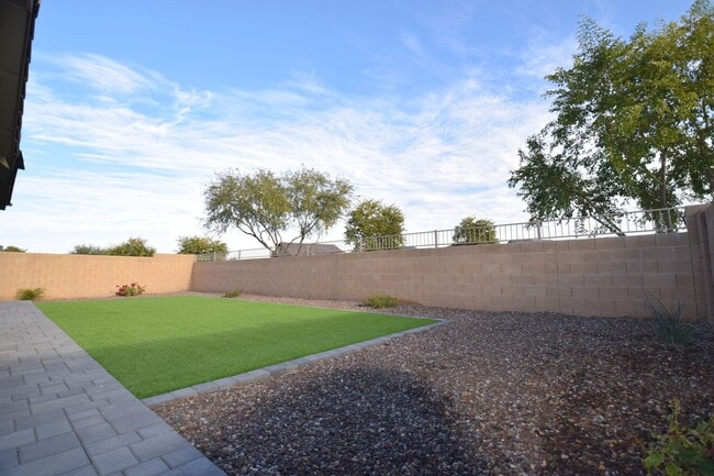 Building Photo - Practically new 4 bed 3 bath home in Mission Royale!