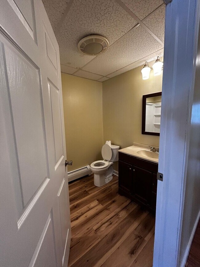 Building Photo - 1326 E Gibson St