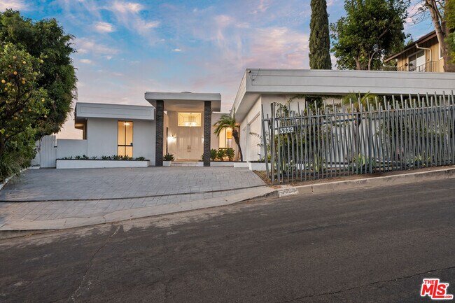 Building Photo - 3329 Dona Rosa Dr