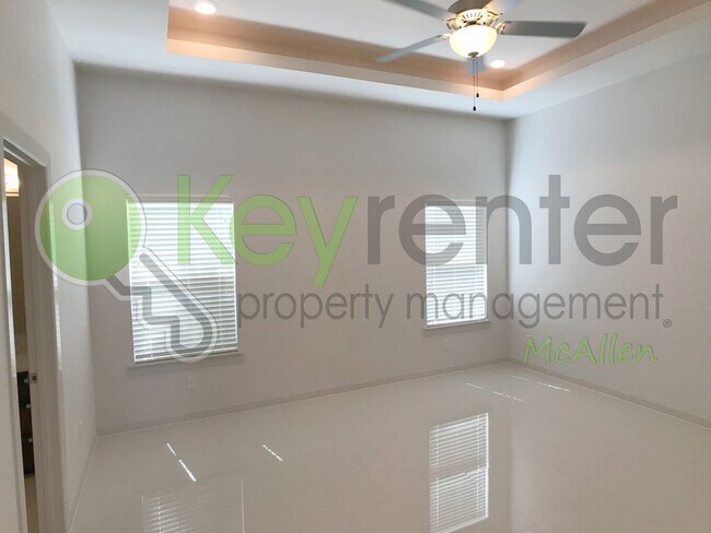 Building Photo - 3 Bed/2 Bath Townhome in Mcallen TX