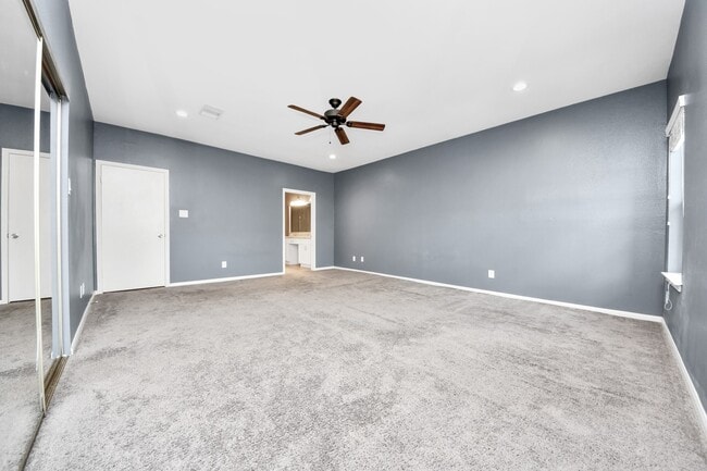 Building Photo - 2874 Holly Hall St