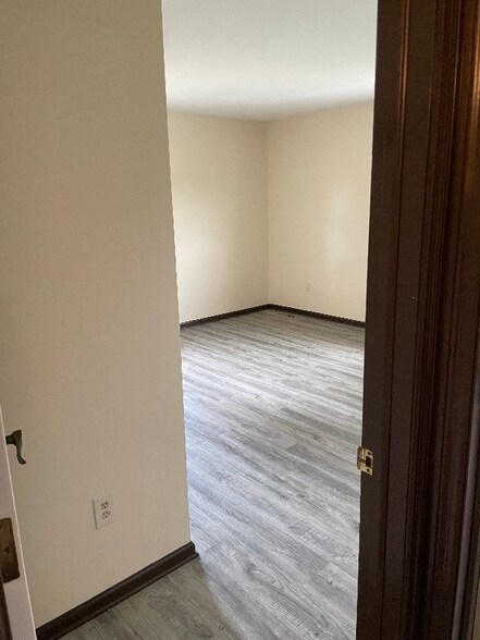 Building Photo - 5876 Mall View Ct