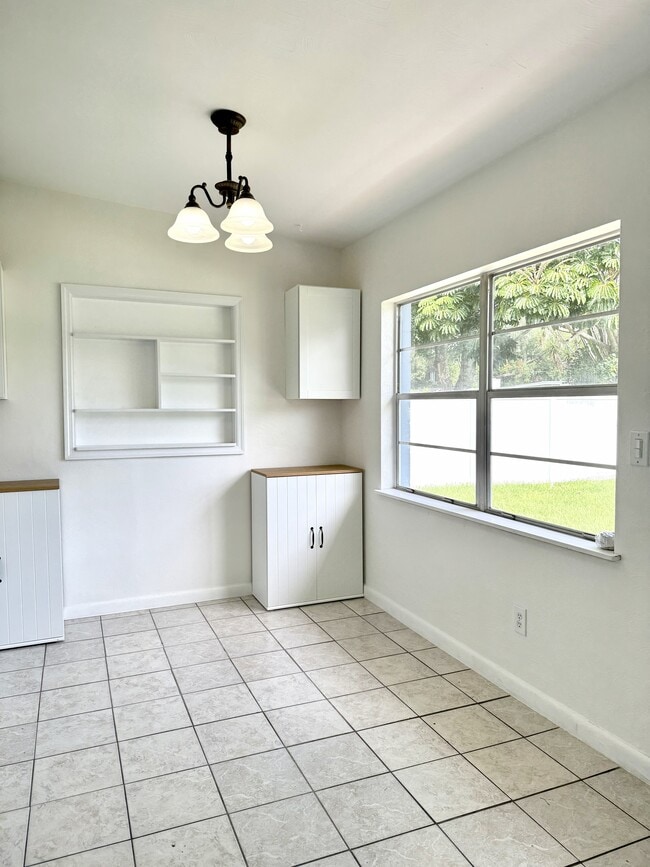 Building Photo - 1515 Sawyerwood Ave