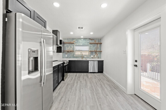 Building Photo - 3221 N Stanton St