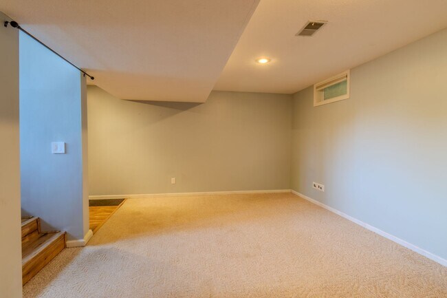 Building Photo - 154 Homestead Ln