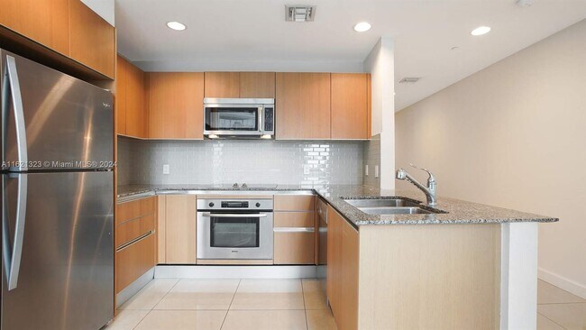 Building Photo - 1050 Brickell Ave