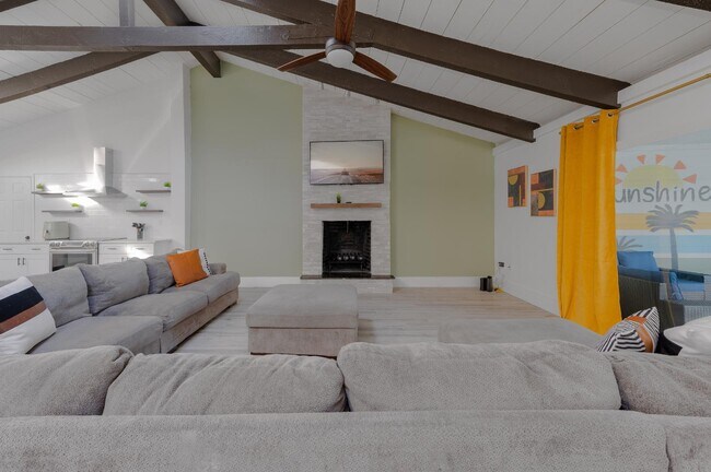 Building Photo - 1775 Harbor Rd