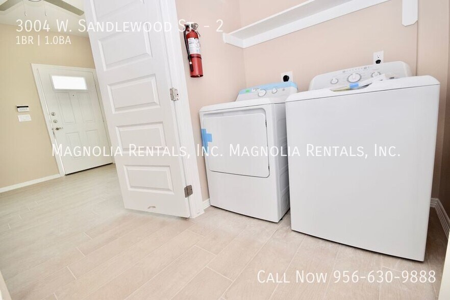 Building Photo - 3004 W Sandlewood St