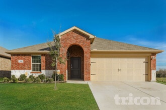 Building Photo - 916 Roland Dr