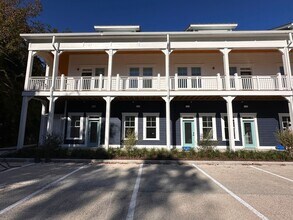 Building Photo - Spacious Two-Bedroom Condo off Masonboro Loop