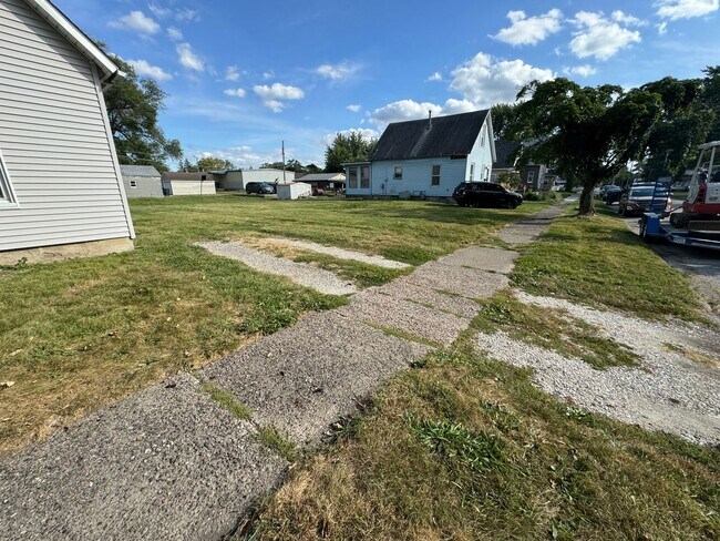 Building Photo - Newly Remodeled 2-Bed, 1-Bath Home in Hami...