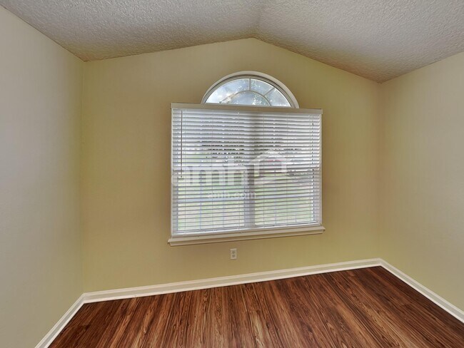 Building Photo - 734 Mackenzie Cir