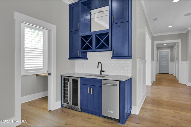 Building Photo - 856 Bedminister Ln