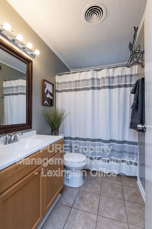 Building Photo - 317 Mockingbird Ln