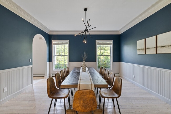 Building Photo - 321 Museum Village Rd