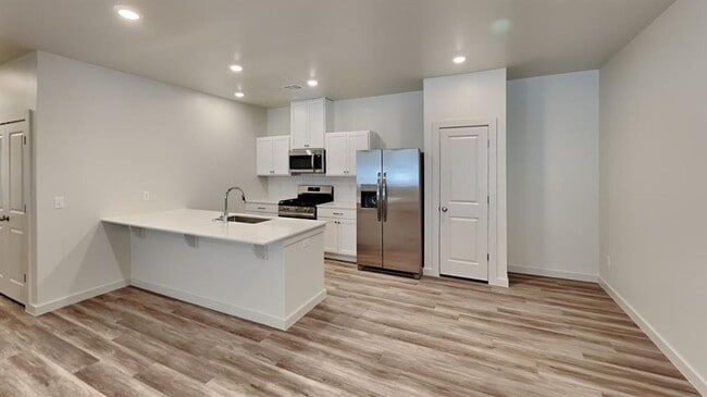 Building Photo - Luxury 3 Bedroom 2 Bathroom Duplex with 2 Car Garage in Bethany, Ok