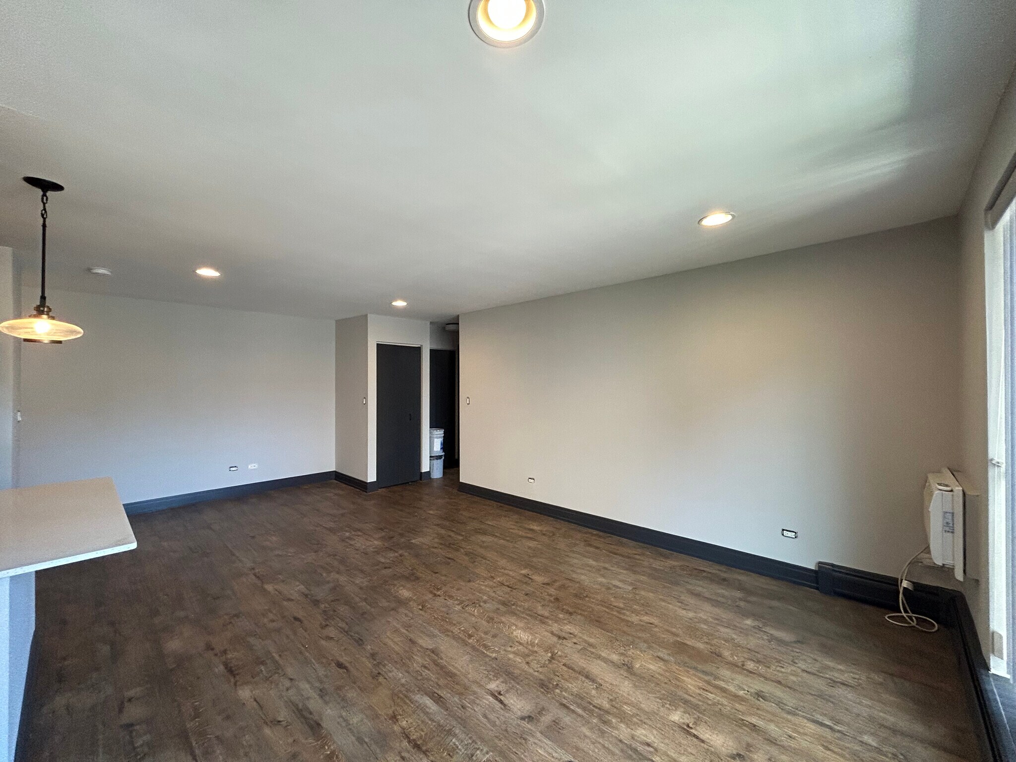 Building Photo - 518 W Wrightwood Ave