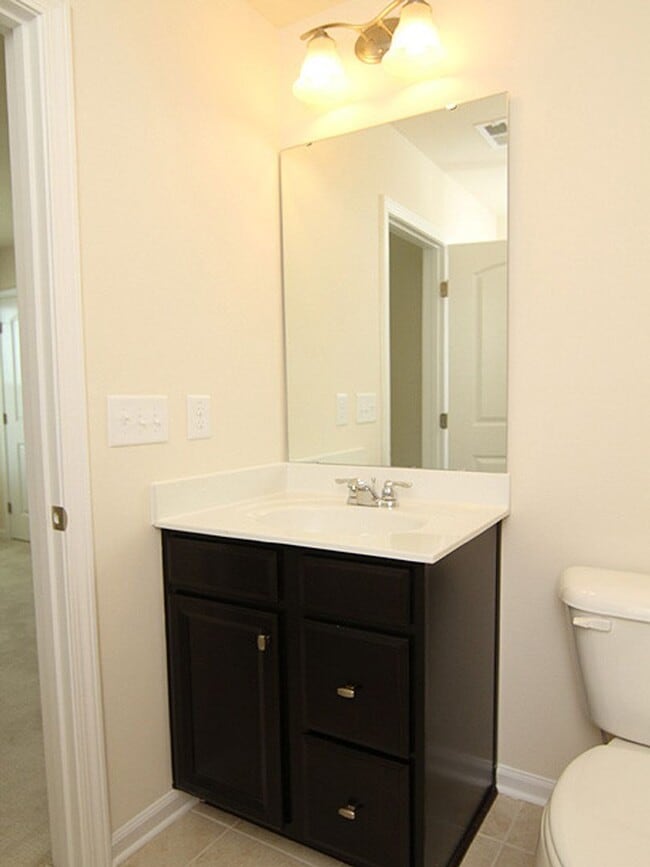 Building Photo - Live in Popular Thompson Ridge near Duke!