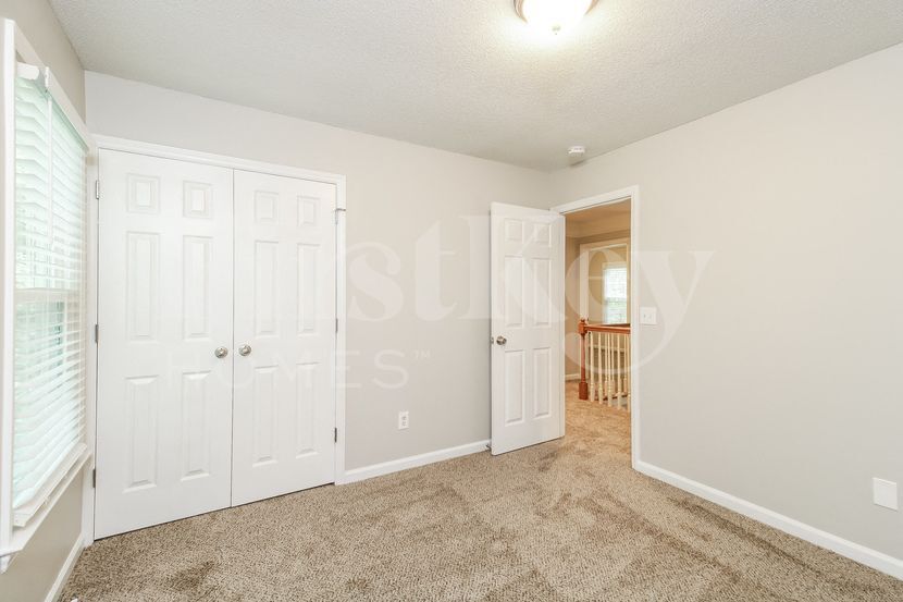Building Photo - 5386 Beechmont Dr