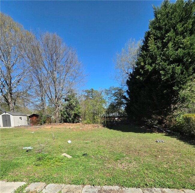 Building Photo - 1696 Central Park Loop