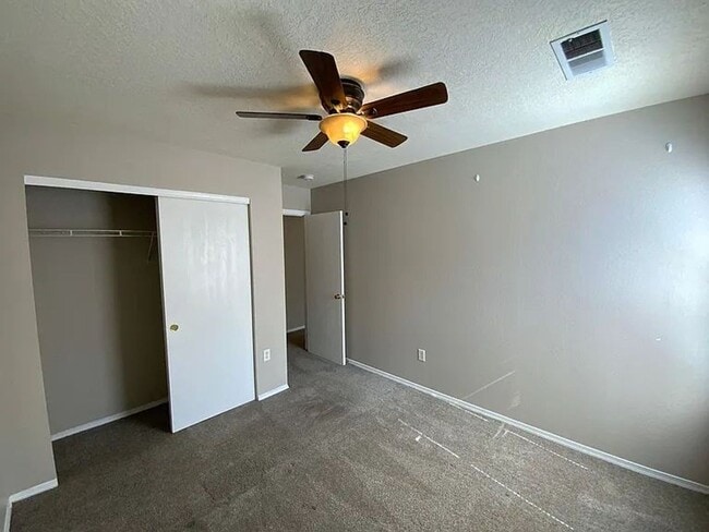 Building Photo - EXQUISITE HOME