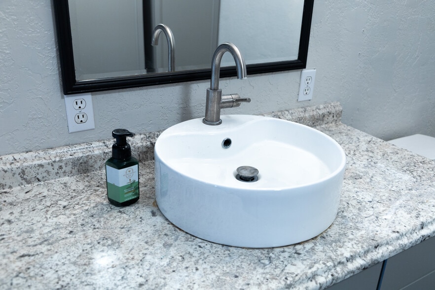 Building Photo - 2233 S 2nd Ave