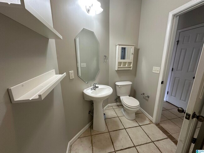 Building Photo - 1103 Castlemaine Dr