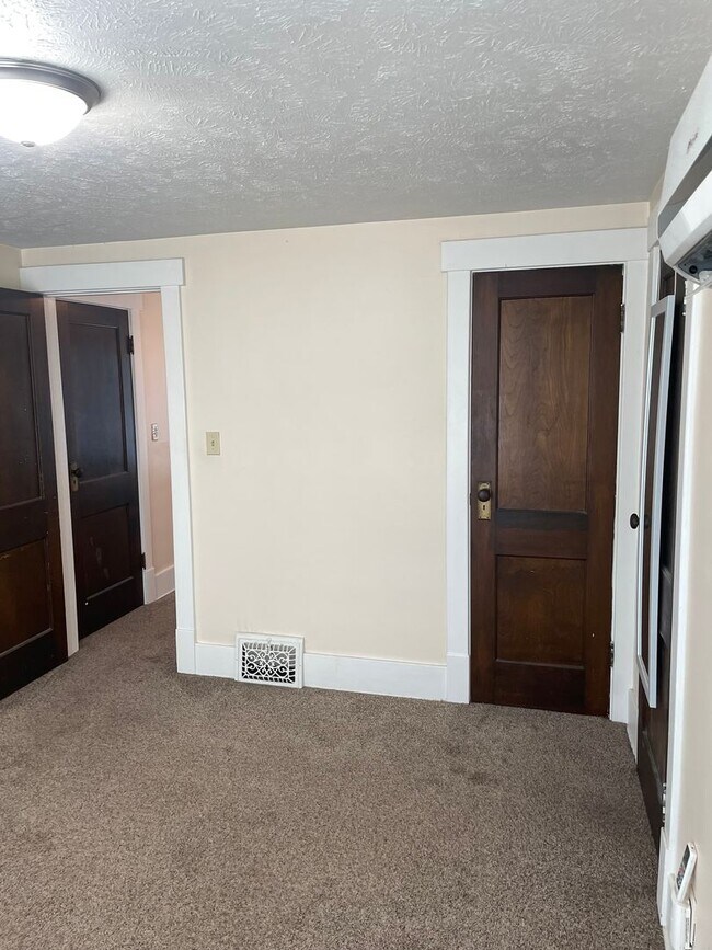 Building Photo - 4212 Marcy St