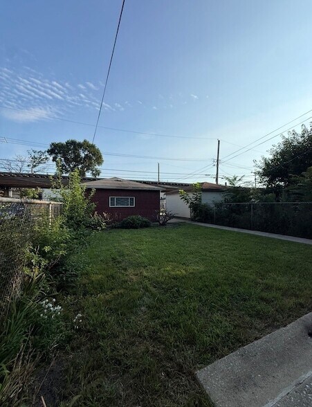 Building Photo - 4111 W Cullerton St
