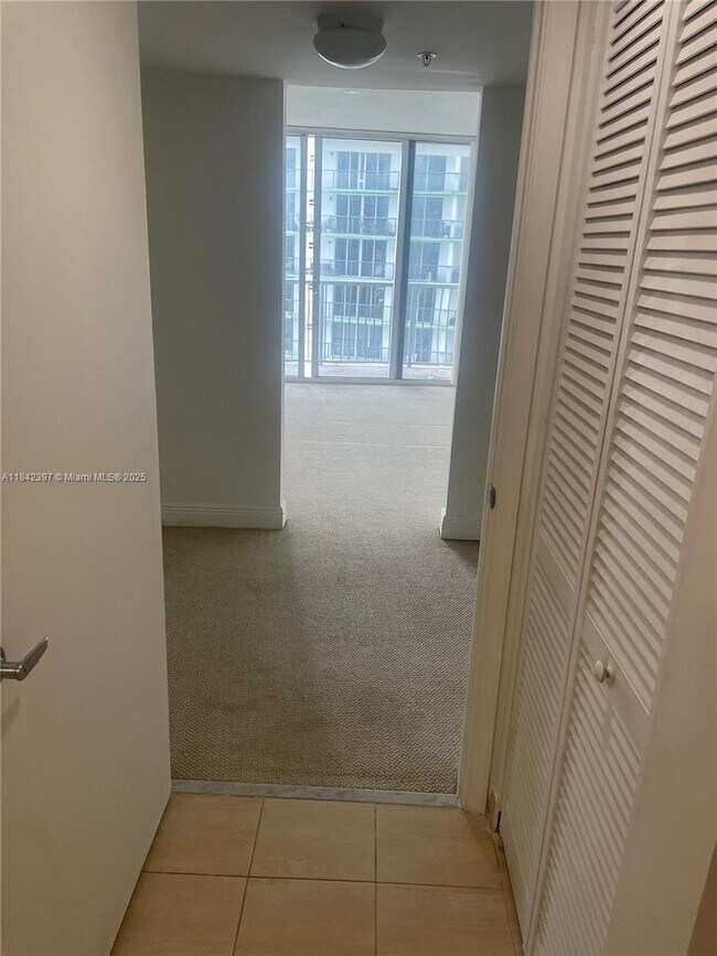 Building Photo - 1750 N Bayshore Dr