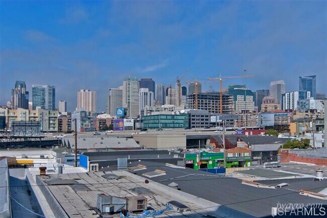 Building Photo - 555 4th St