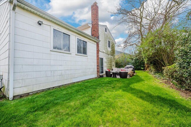 Building Photo - 77 Tioga Ave