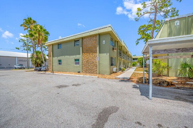 Building Photo - 1852-A Golf View Avenue #10