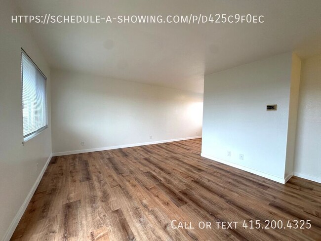 Building Photo - 102 E Bernal Dr