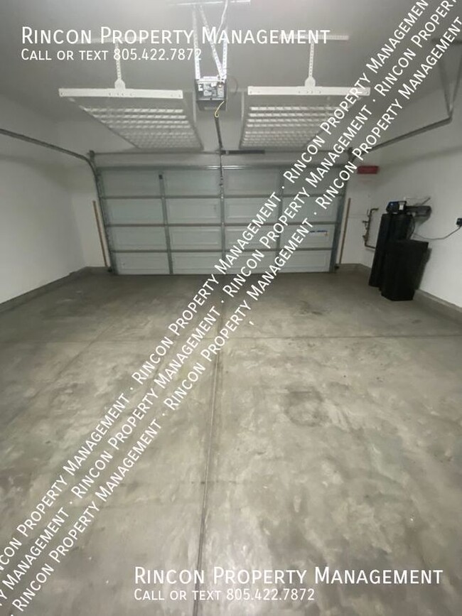 Building Photo - ***$500 OFF FIRST MONTHS RENT!***Ventura 4...