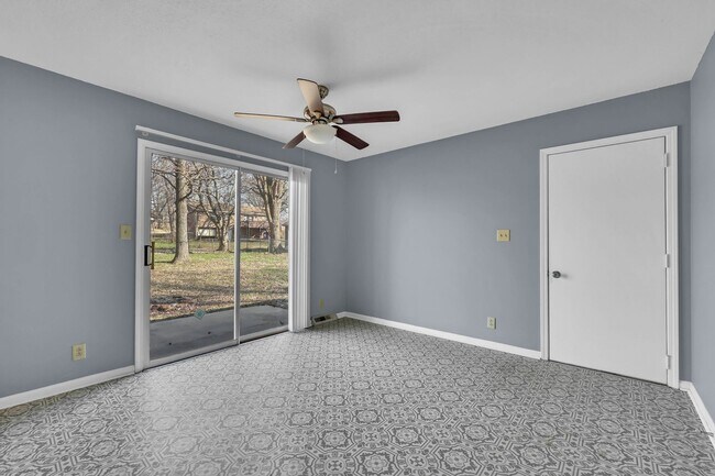 Building Photo - 171 W Regent Dr