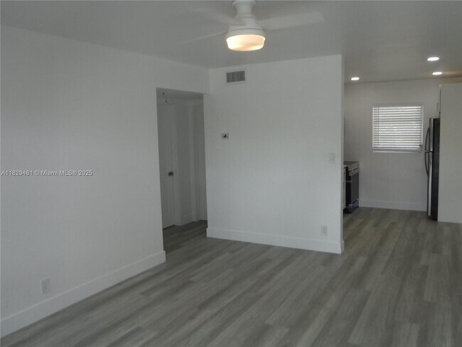 Building Photo - 1045 NE 39th Dr